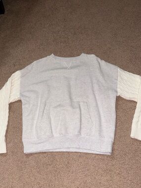 Buckle BKE Women's Two-Tone Pullover Sweater - Cream Sleeves, Light Gray Body